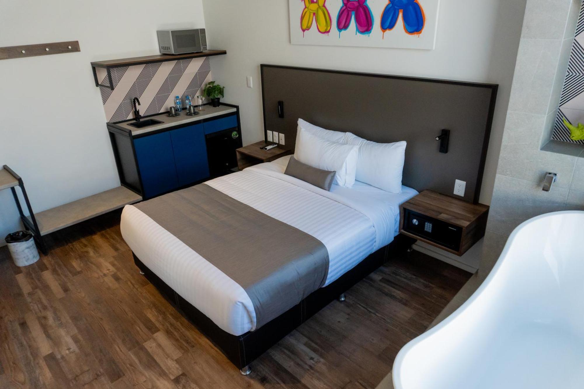 Alt Urbana Hotel Леон Екстериор снимка