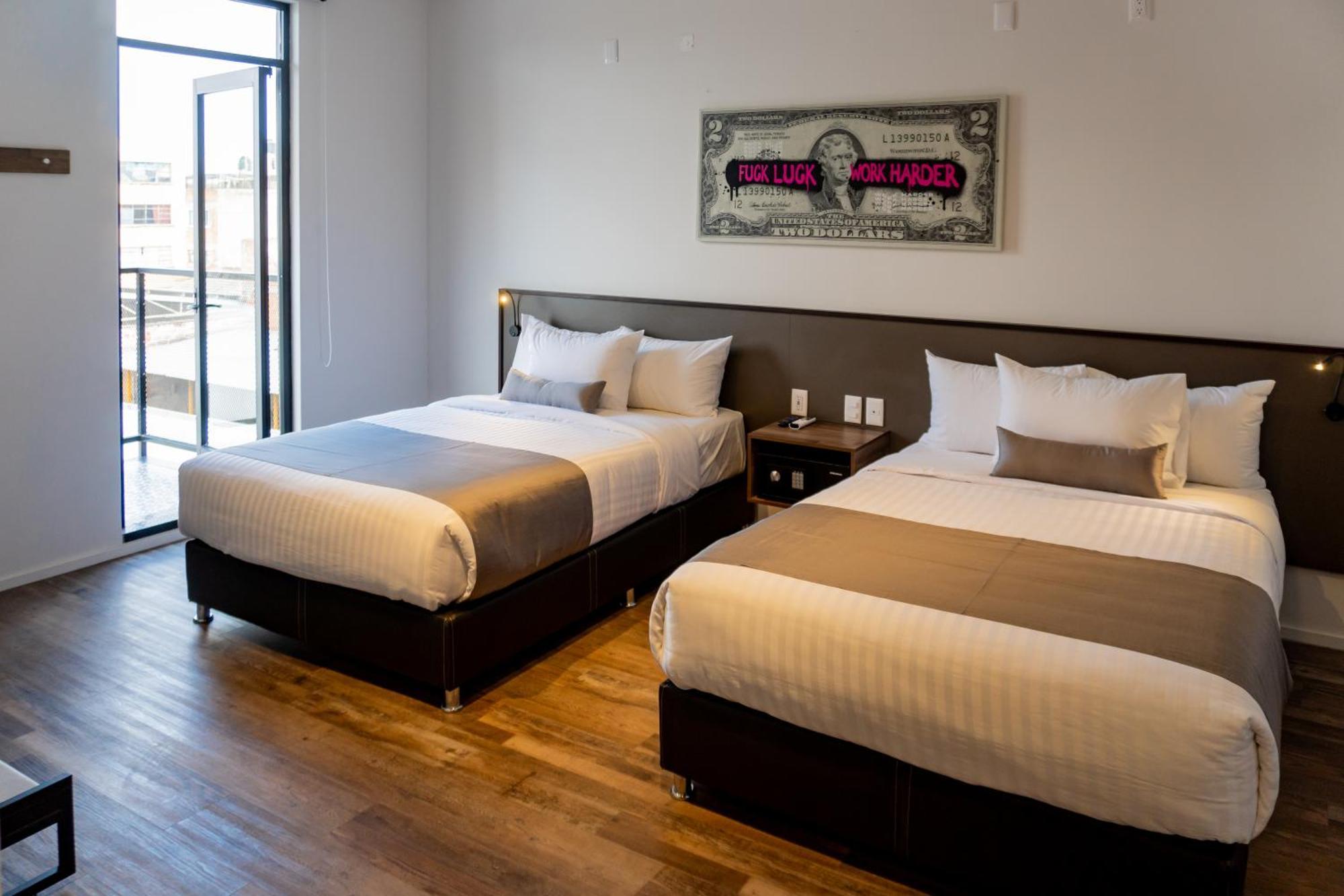 Alt Urbana Hotel Леон Екстериор снимка