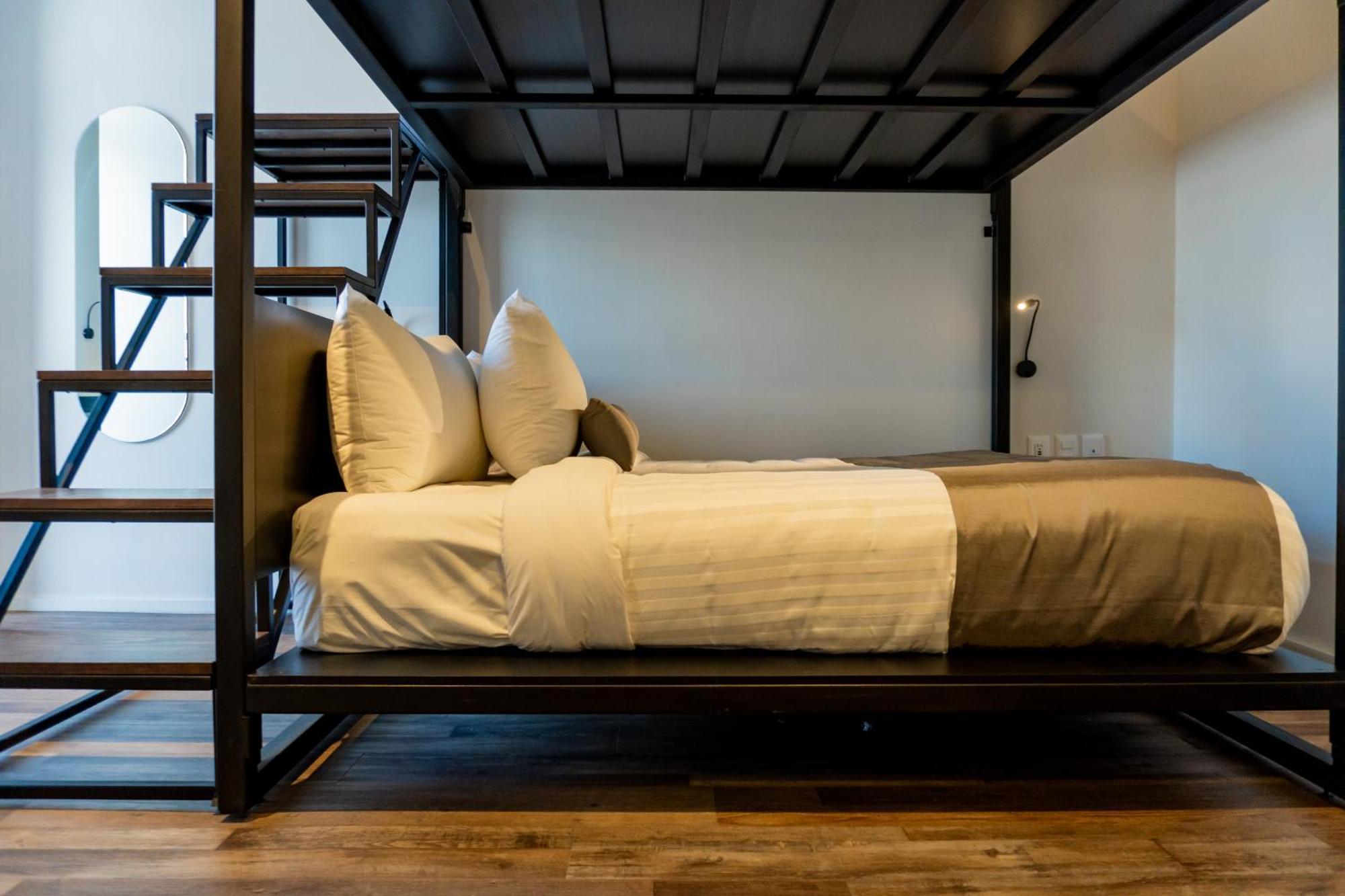 Alt Urbana Hotel Леон Екстериор снимка