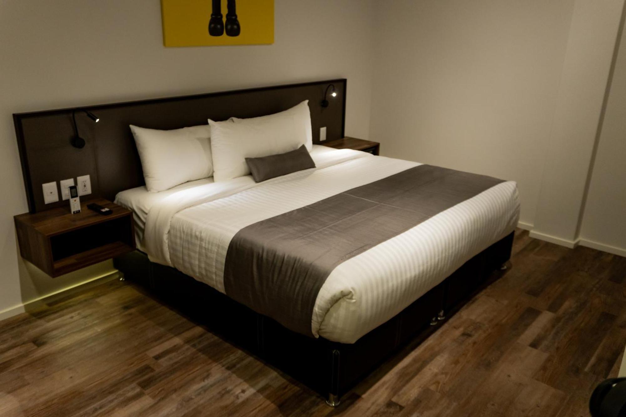 Alt Urbana Hotel Леон Екстериор снимка