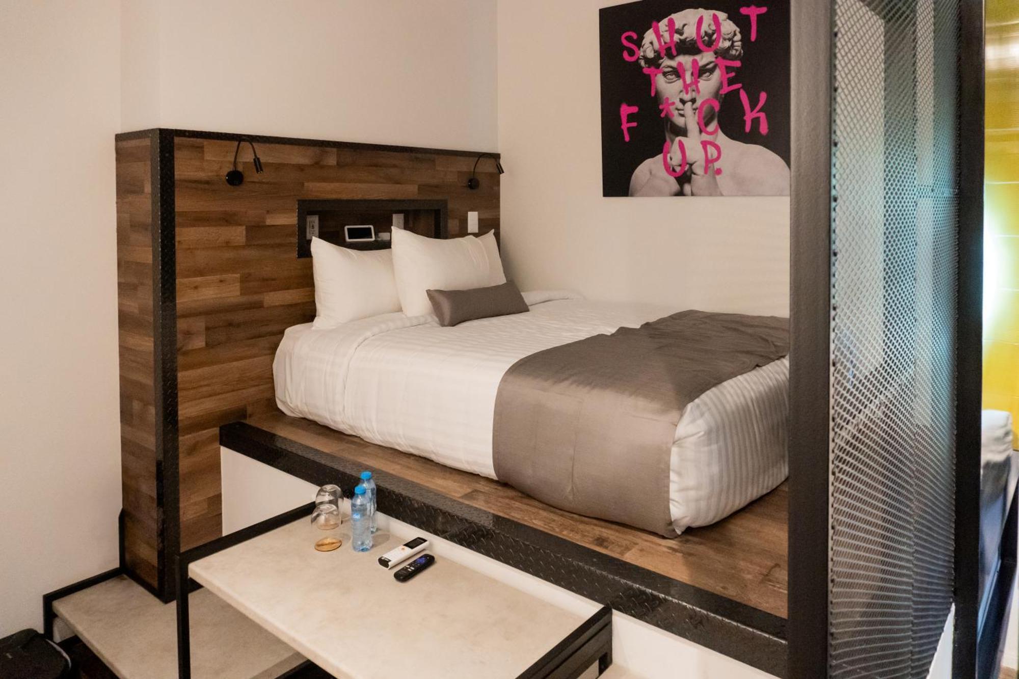 Alt Urbana Hotel Леон Екстериор снимка