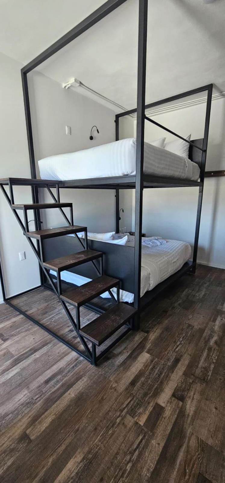 Alt Urbana Hotel Леон Екстериор снимка
