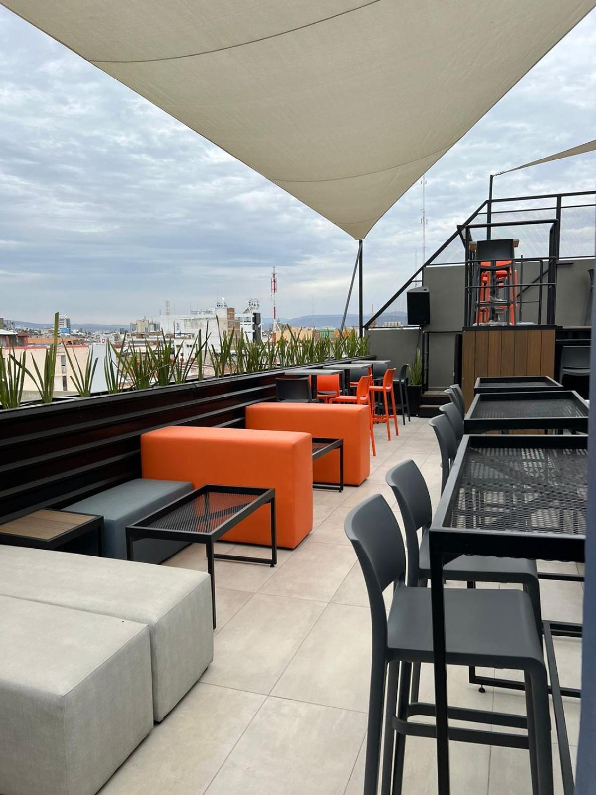 Alt Urbana Hotel Леон Екстериор снимка