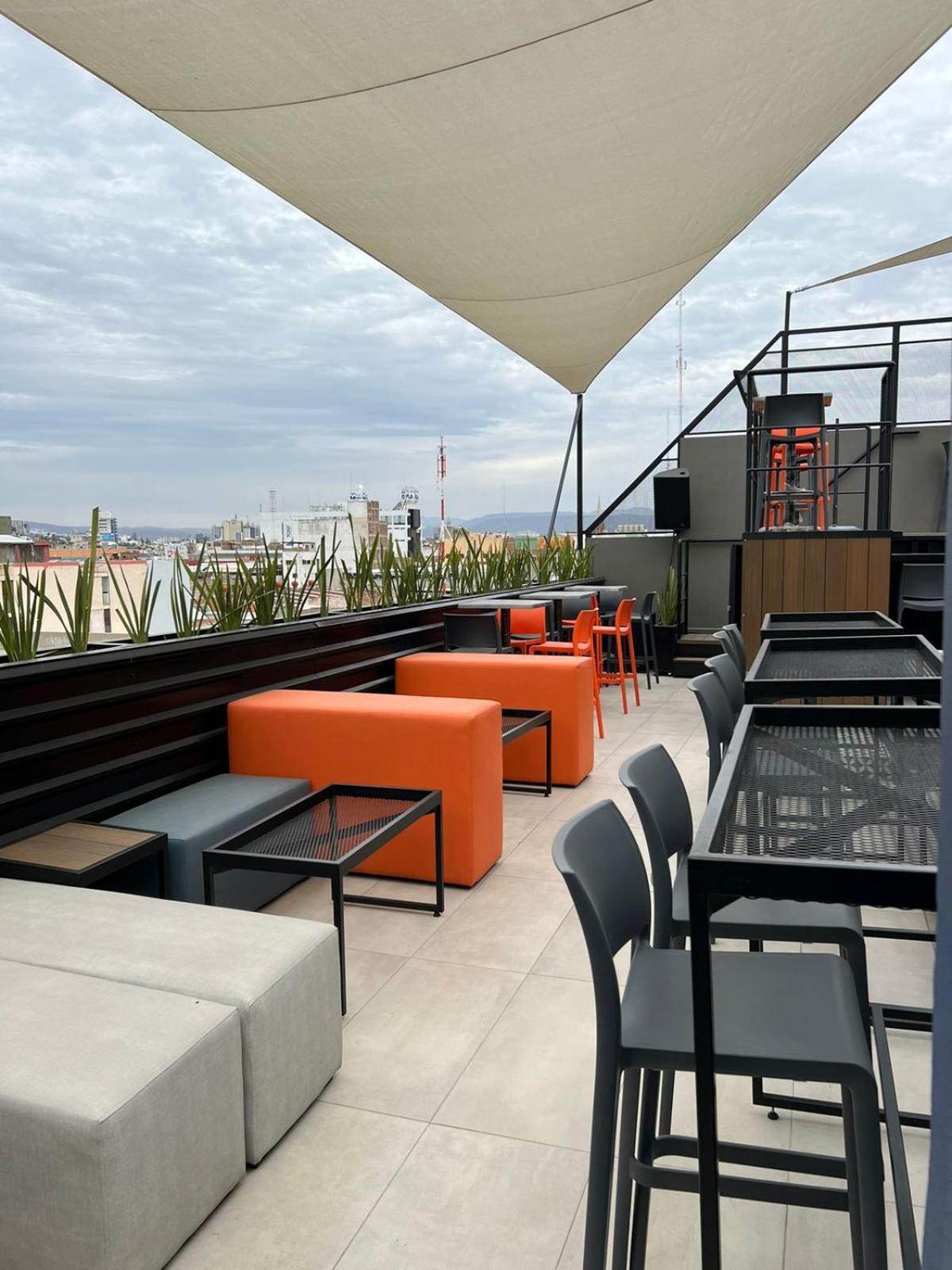 Alt Urbana Hotel Леон Екстериор снимка