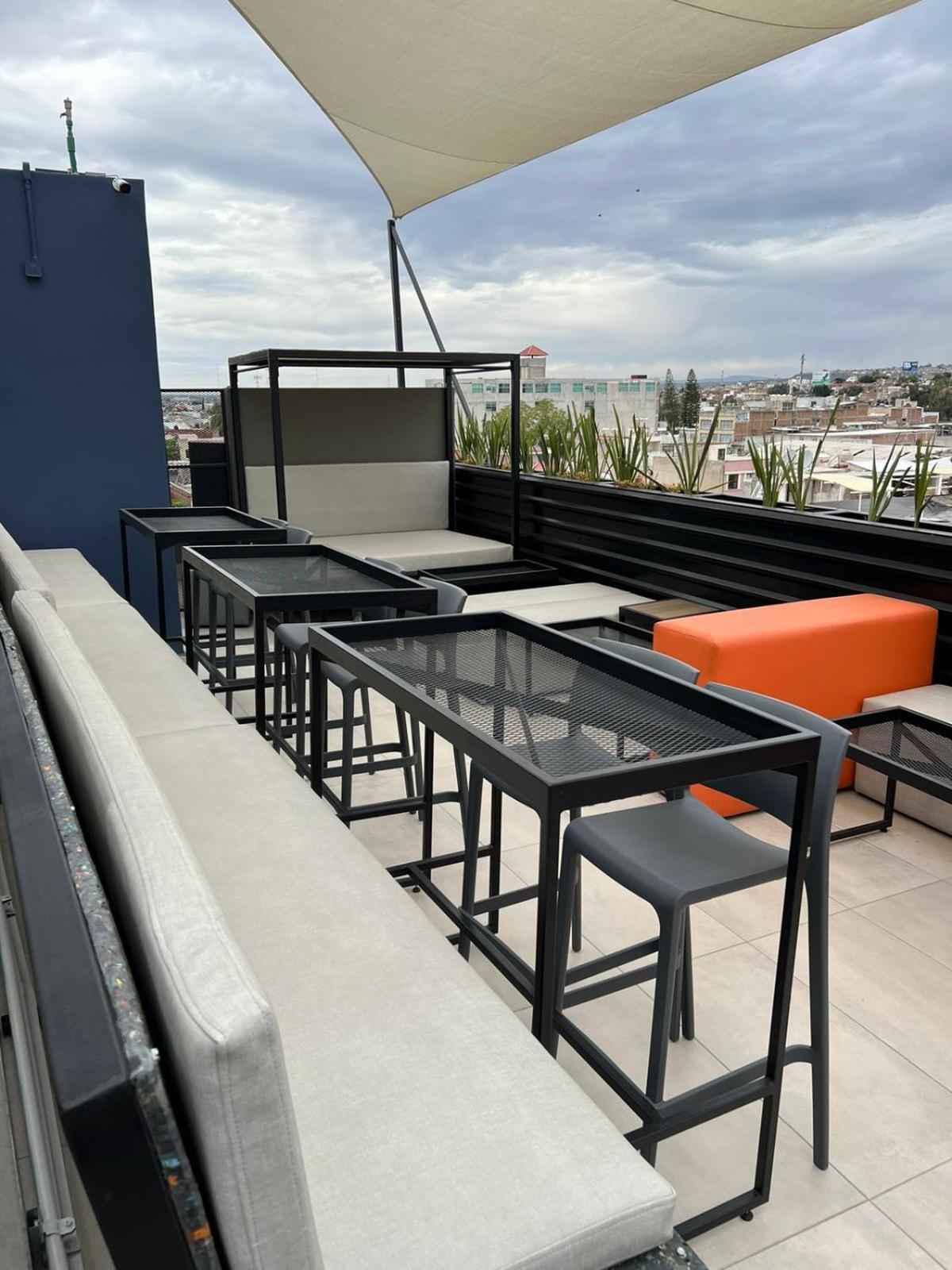 Alt Urbana Hotel Леон Екстериор снимка
