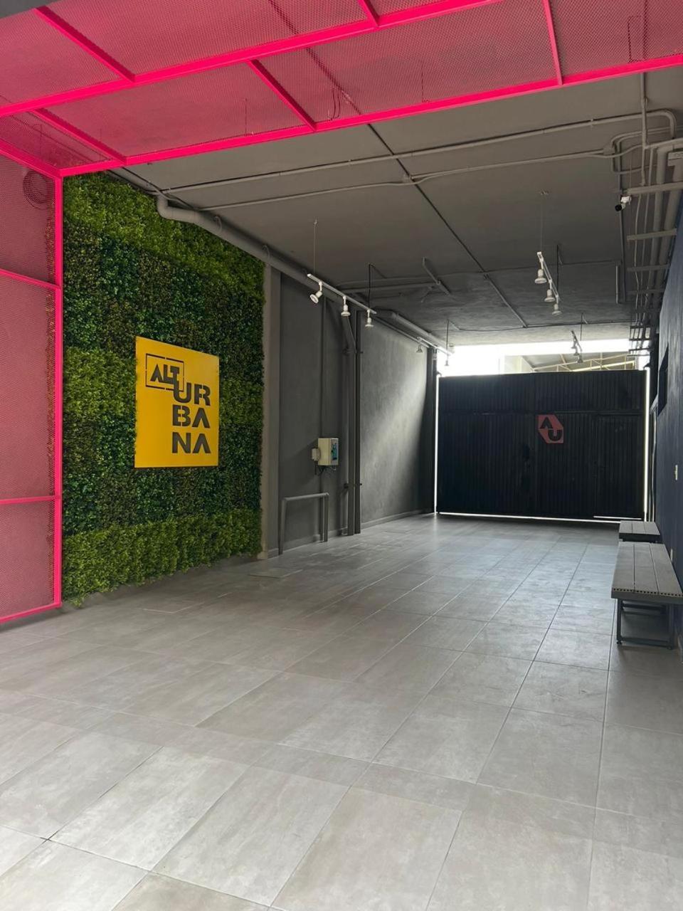 Alt Urbana Hotel Леон Екстериор снимка