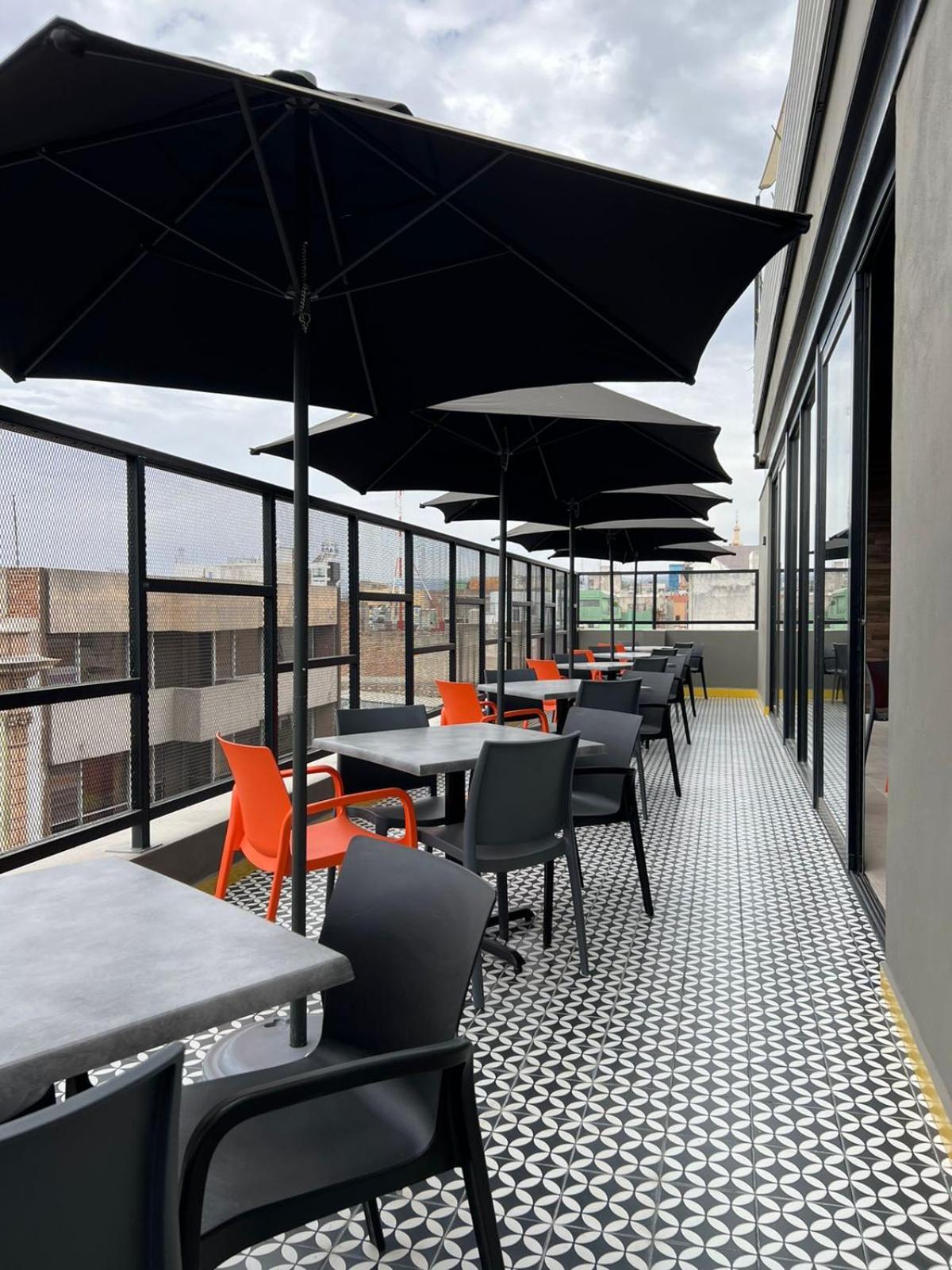 Alt Urbana Hotel Леон Екстериор снимка
